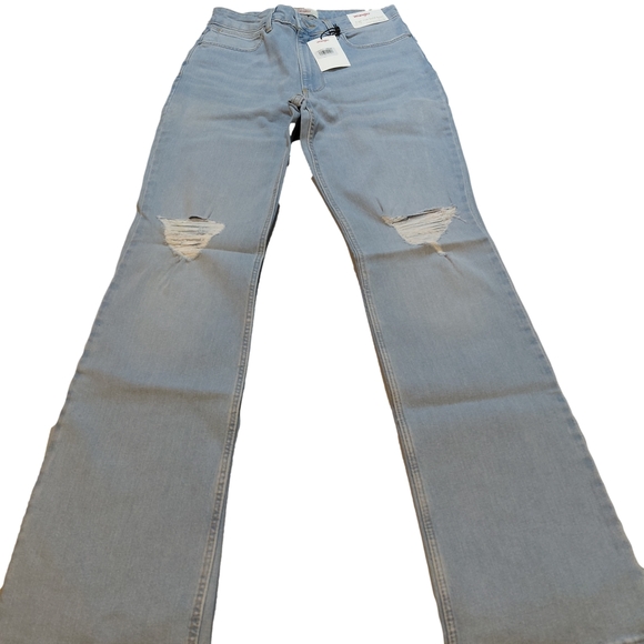 NWT Wrangler High Rise Bold Boot Jeans Light Wash Distressed Size 4 27x32 - Picture 3 of 7